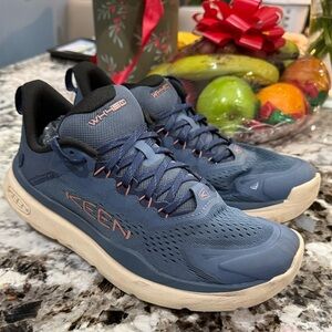 Keen WK 450 Running Shoes woman’s size 10
